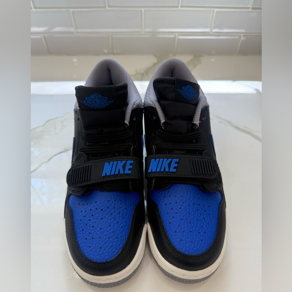 Jordan Legacy 312 Low, Big Kids Sz 4Y